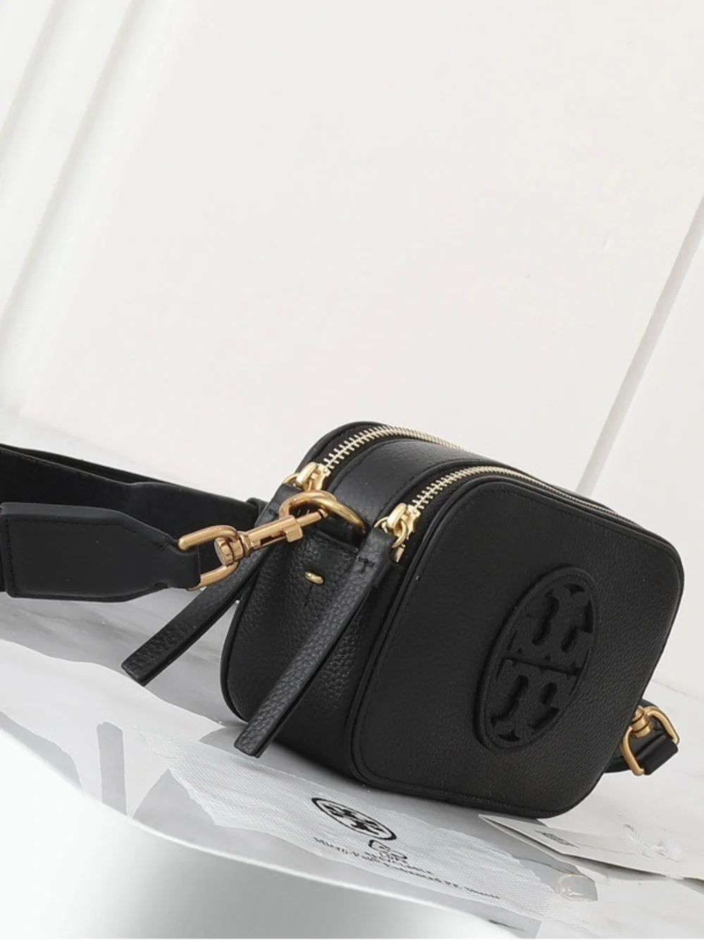 Tory Burch compact pebbled